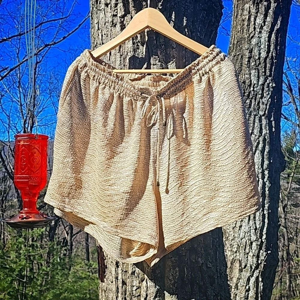 Gold loose shorts L